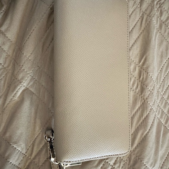 Michael Kors Tan Leather Wallet - Picture 6 of 14